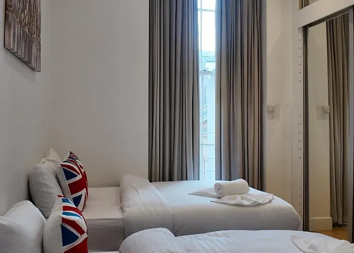 Cozy Apartment Sleep 5 In Berkely Bk3